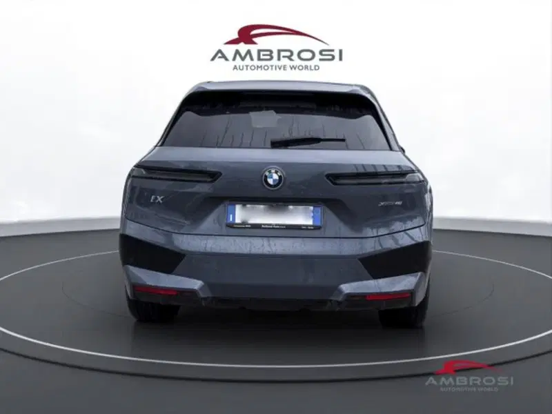 BMW iX usata a Perugia (8)