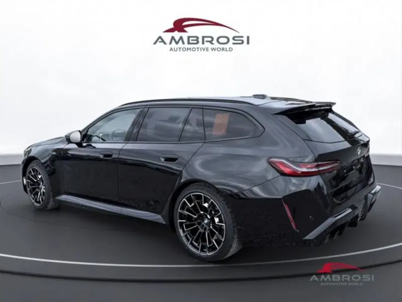 BMW Serie 5 Touring nuova a Perugia (4)