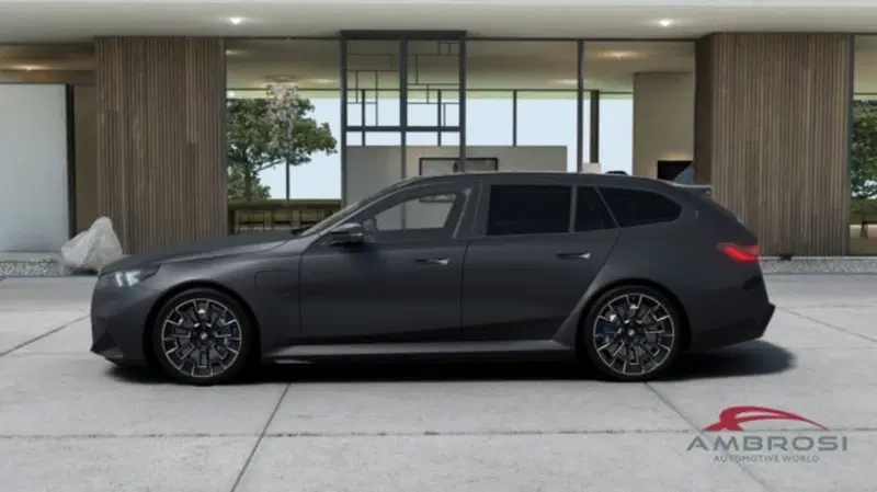 BMW Serie 5 Touring nuova a Perugia (3)