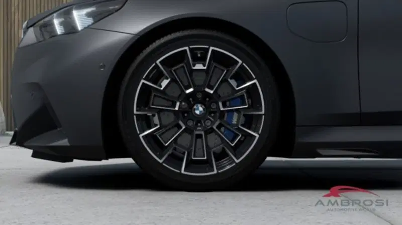 BMW Serie 5 Touring nuova a Perugia (8)