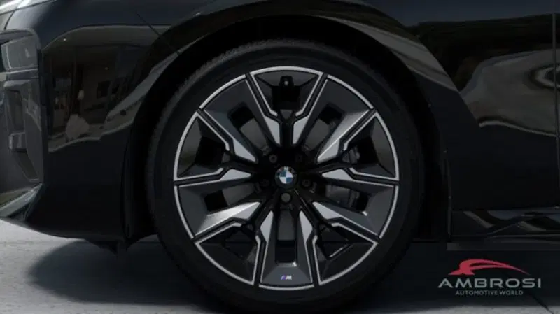 BMW i7 nuova a Perugia (8)