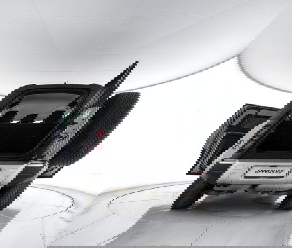 Land Rover Defender usata a Perugia (12)