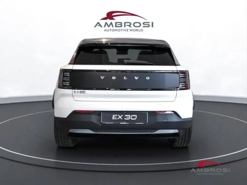 Volvo EX30 Cross Country nuova a Perugia (7)
