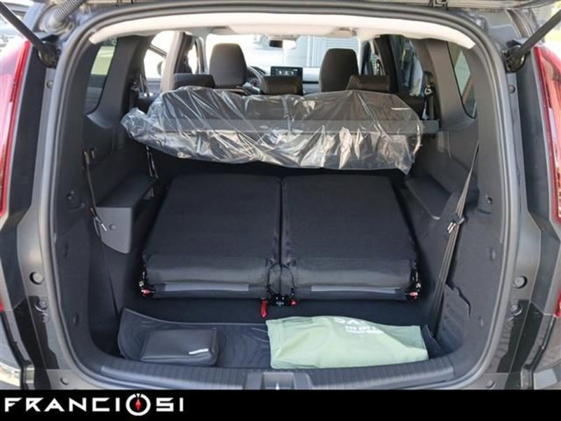 Dacia Jogger usata a Modena (13)