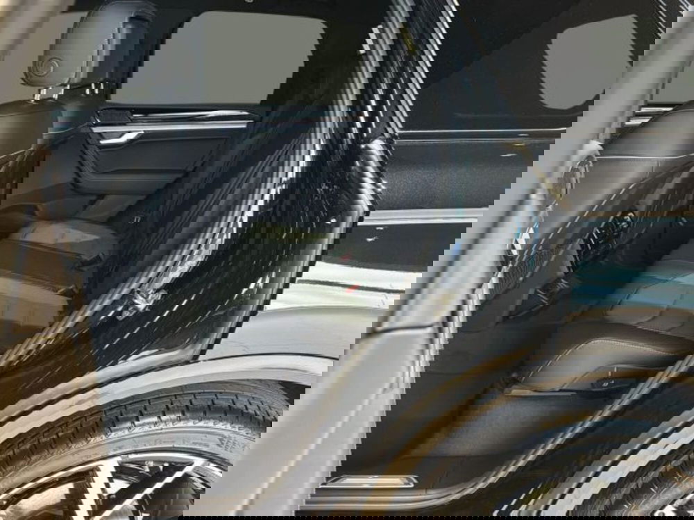 Volkswagen Touareg nuova a Vicenza (10)