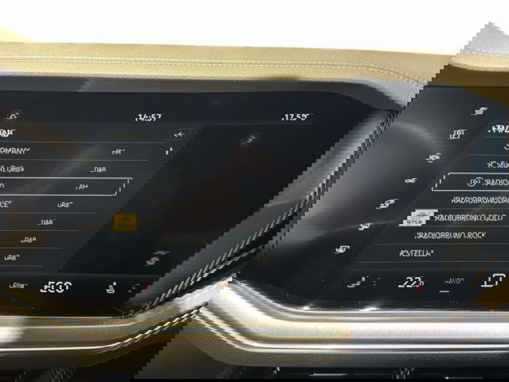 Volkswagen Touareg nuova a Vicenza (16)