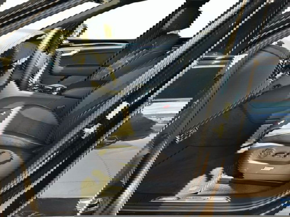 Volkswagen Touareg nuova a Vicenza (8)