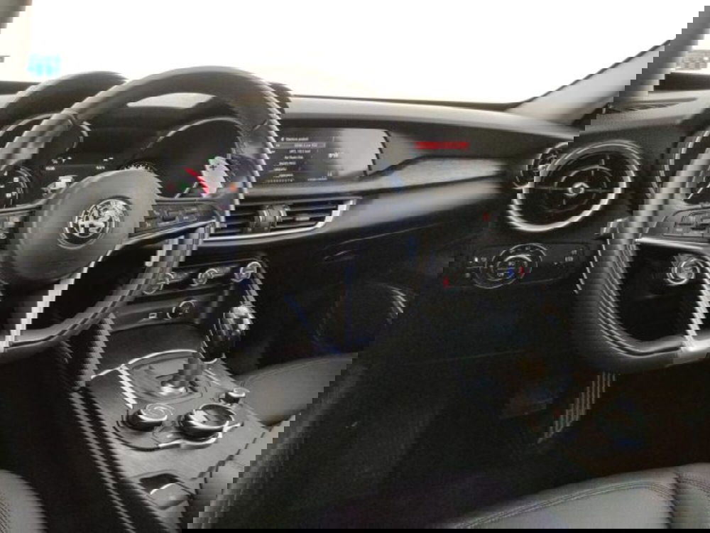 Alfa Romeo Stelvio usata a Modena (13)