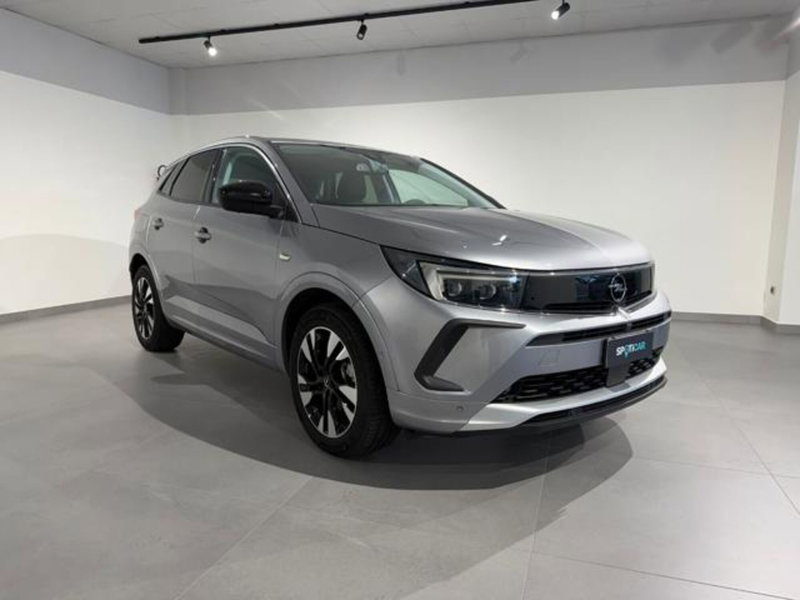 Opel Grandland nuova a Salerno (2)