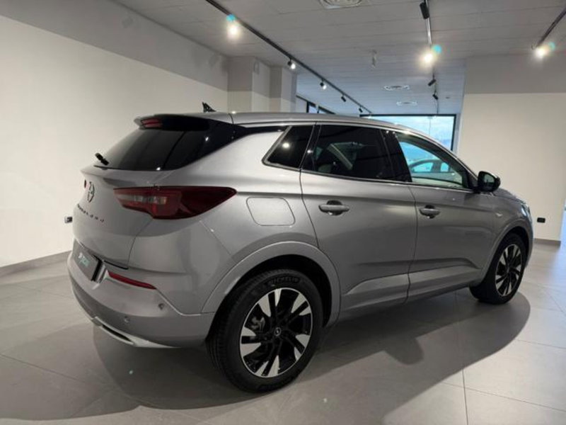 Opel Grandland nuova a Salerno (4)