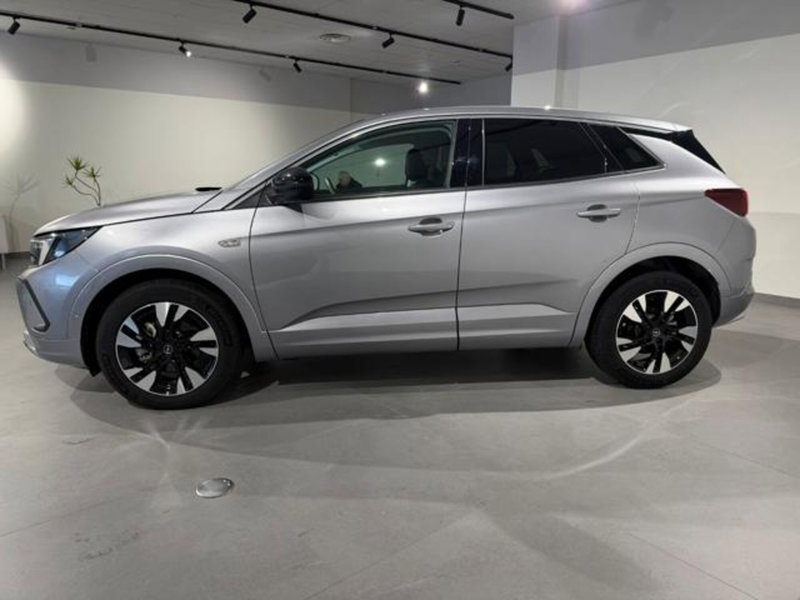 Opel Grandland nuova a Salerno (7)