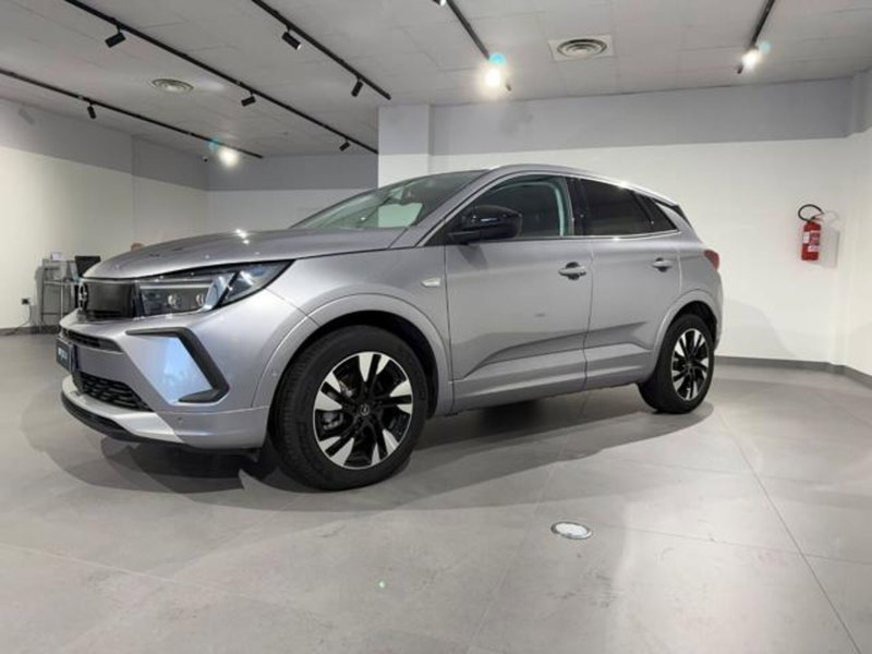 Opel Grandland nuova a Salerno (8)