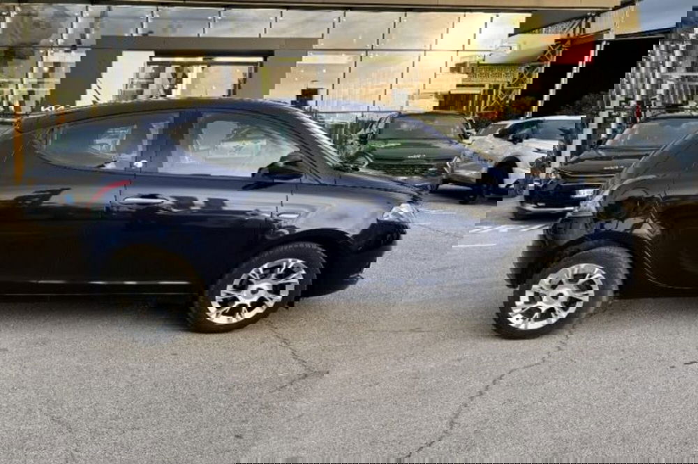 Lancia Ypsilon usata a Latina (4)