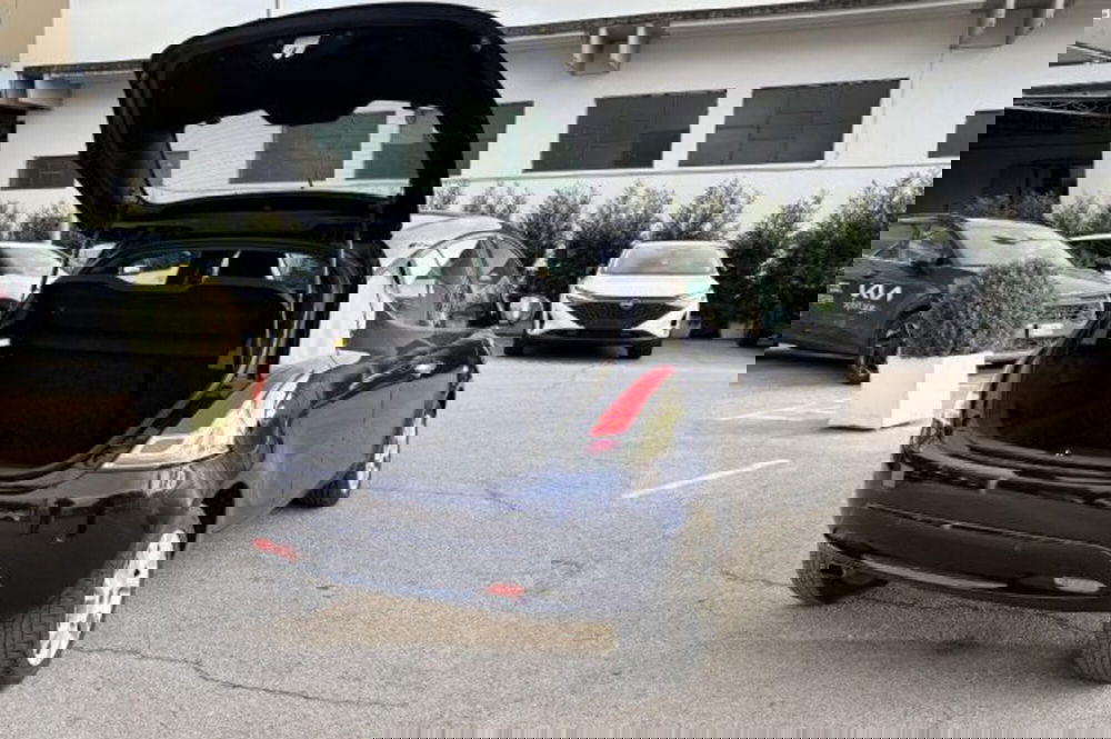 Lancia Ypsilon usata a Latina (7)