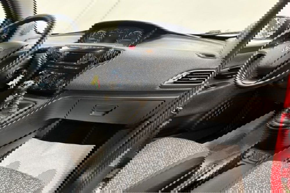Lancia Ypsilon usata a Latina (9)