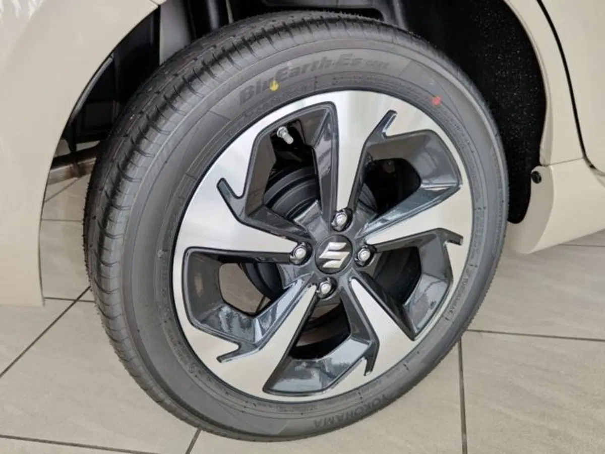 Suzuki Swift nuova a Varese (8)