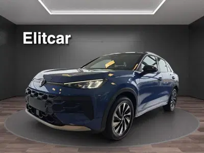 Volkswagen T-Roc 1.5 etsi Life 115cv dsg nuova a Magenta