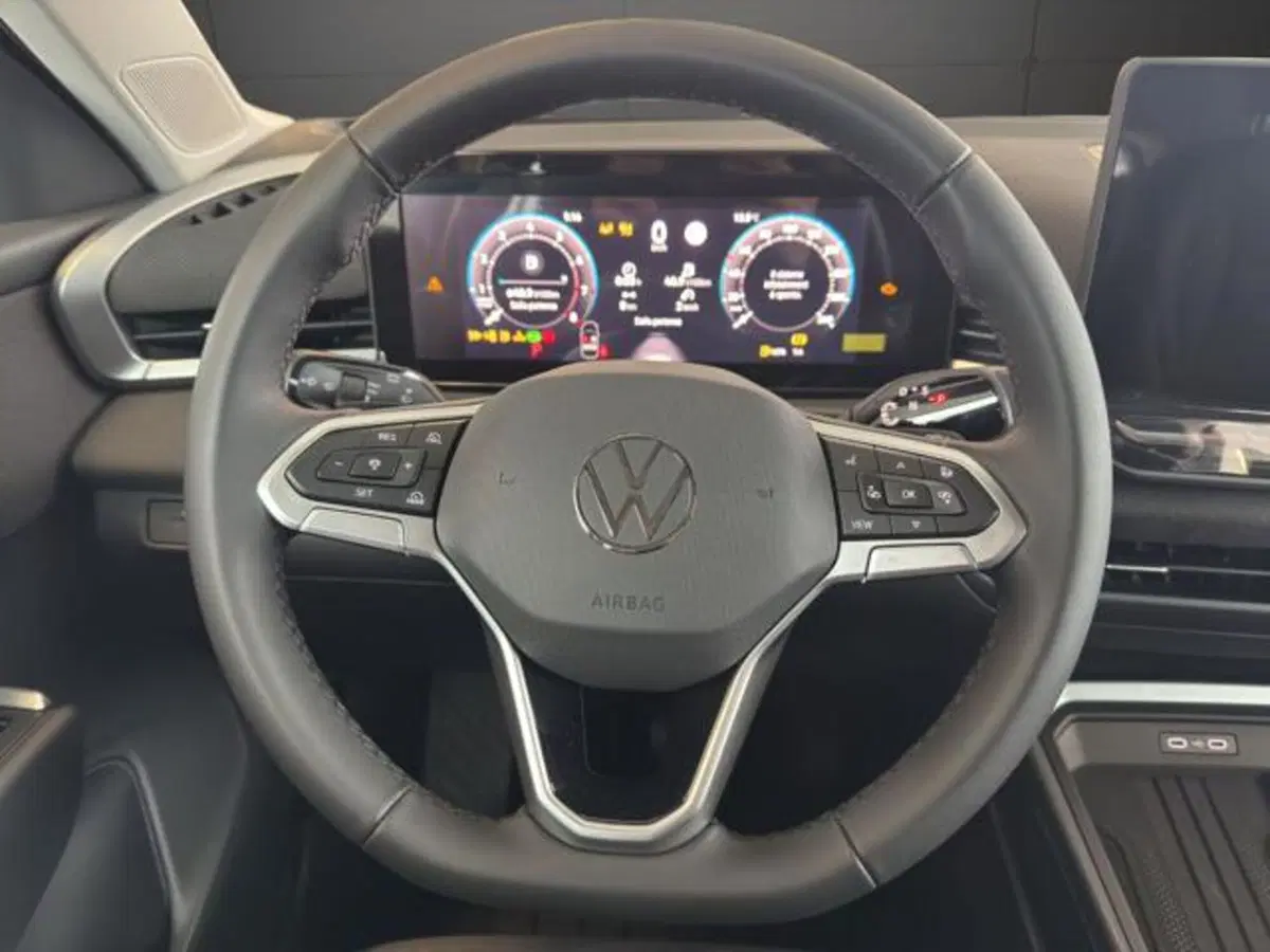 Volkswagen T-Roc nuova a Milano (10)