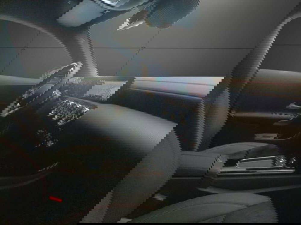 Mercedes-Benz CLA Shooting Brake usata a Milano (12)