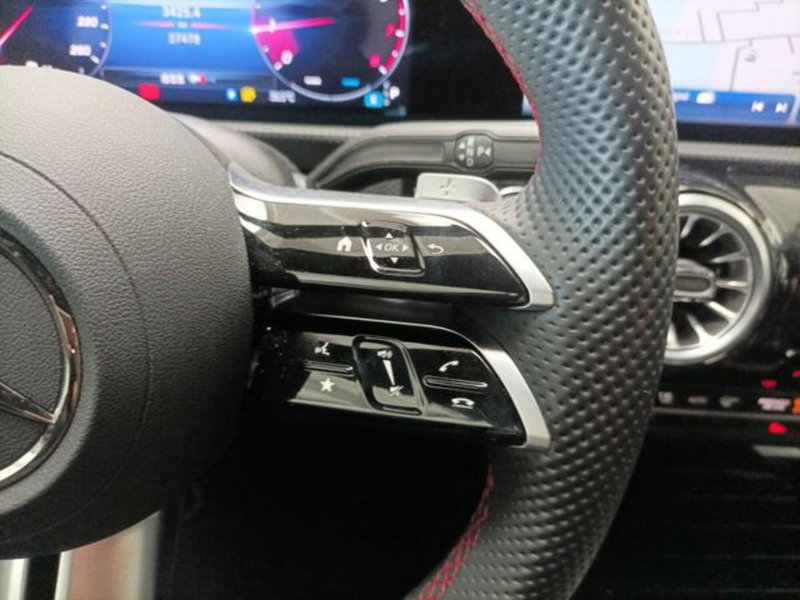 Mercedes-Benz CLA Shooting Brake usata a Milano (14)
