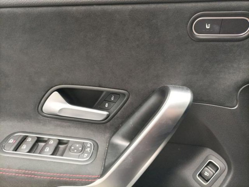 Mercedes-Benz CLA Shooting Brake usata a Milano (15)