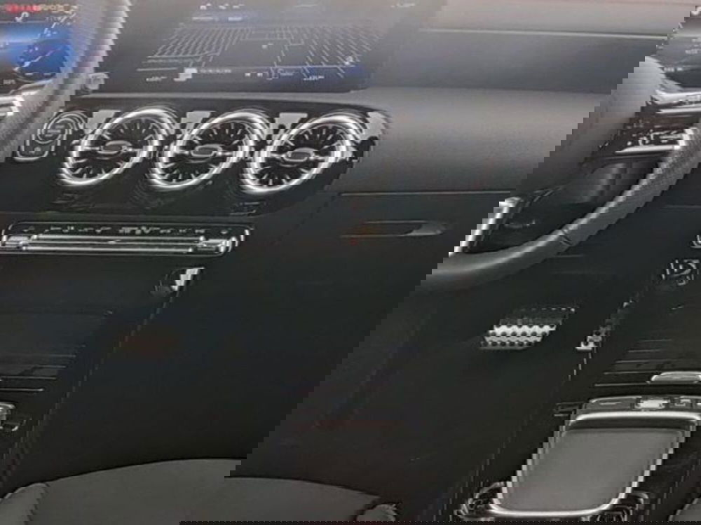 Mercedes-Benz CLA Shooting Brake usata a Milano (7)