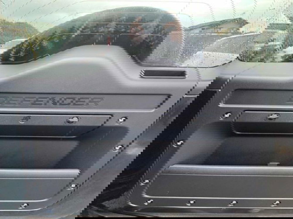 Land Rover Defender usata a Lucca (12)