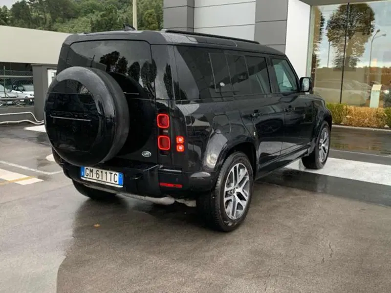 Land Rover Defender usata a Lucca (7)