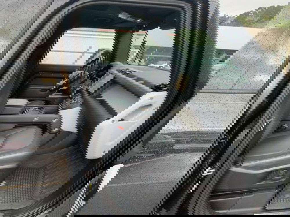 Land Rover Defender usata a Lucca (8)