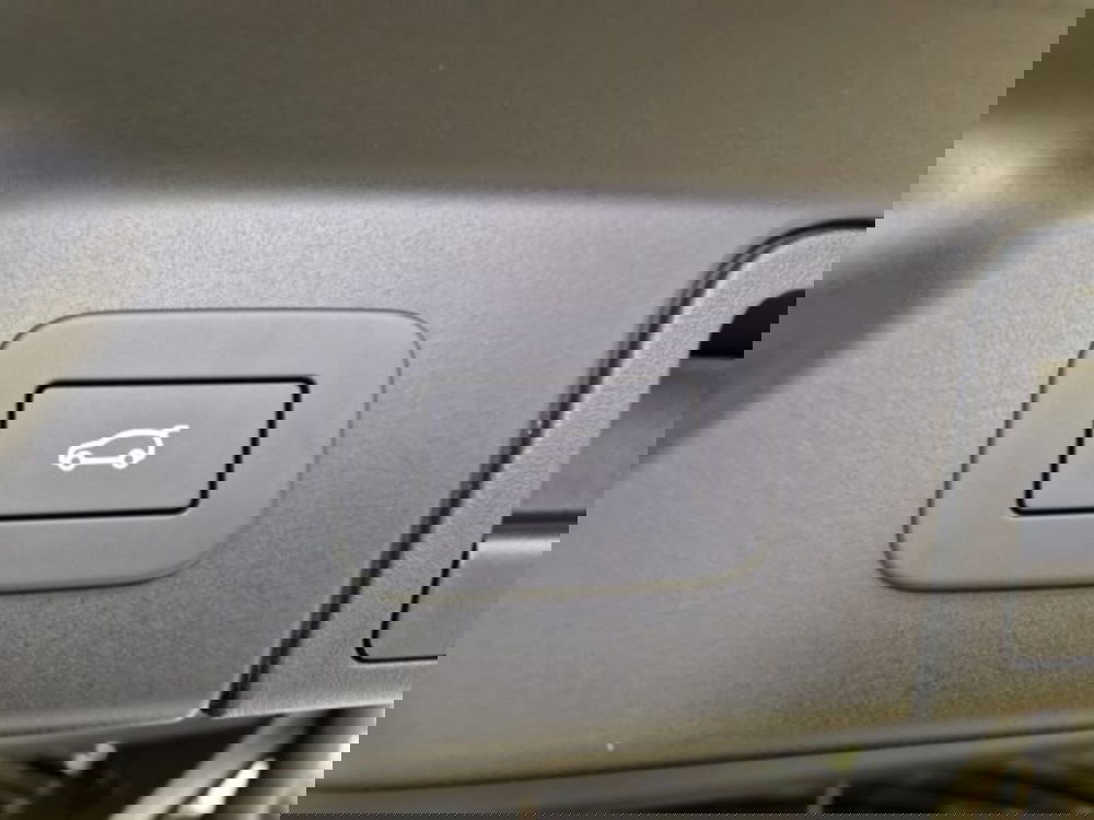 Land Rover Range Rover Velar usata a Livorno (19)