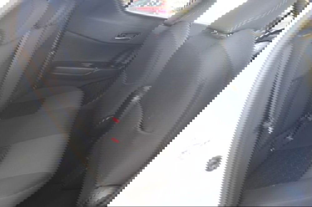 Toyota Toyota C-HR usata a Roma (8)