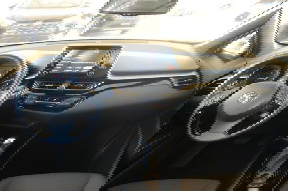 Toyota Toyota C-HR usata a Roma (9)