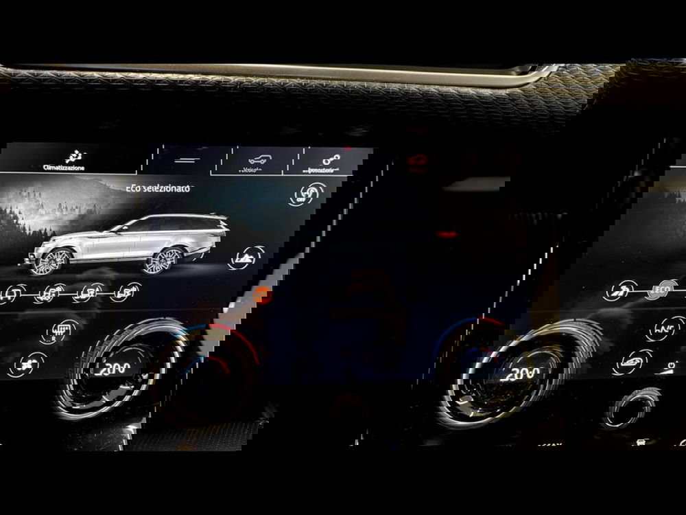 Land Rover Range Rover Velar usata a Varese (10)
