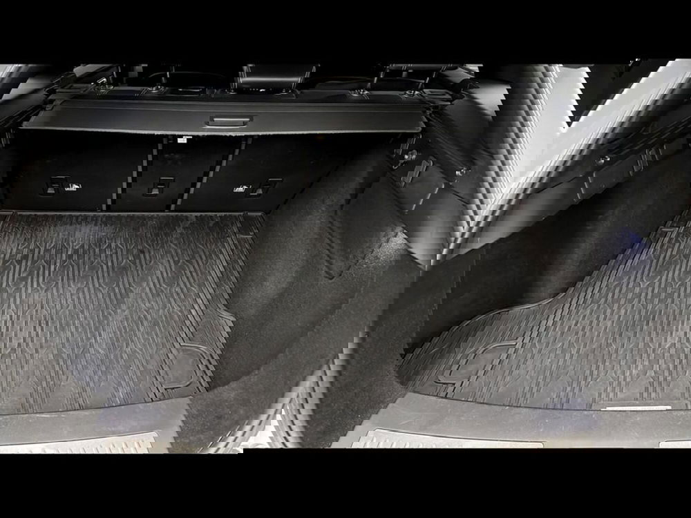 Land Rover Range Rover Velar usata a Varese (13)