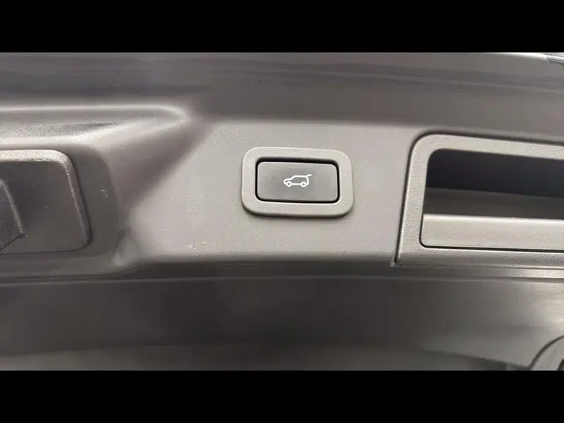 Land Rover Range Rover Velar usata a Varese (14)