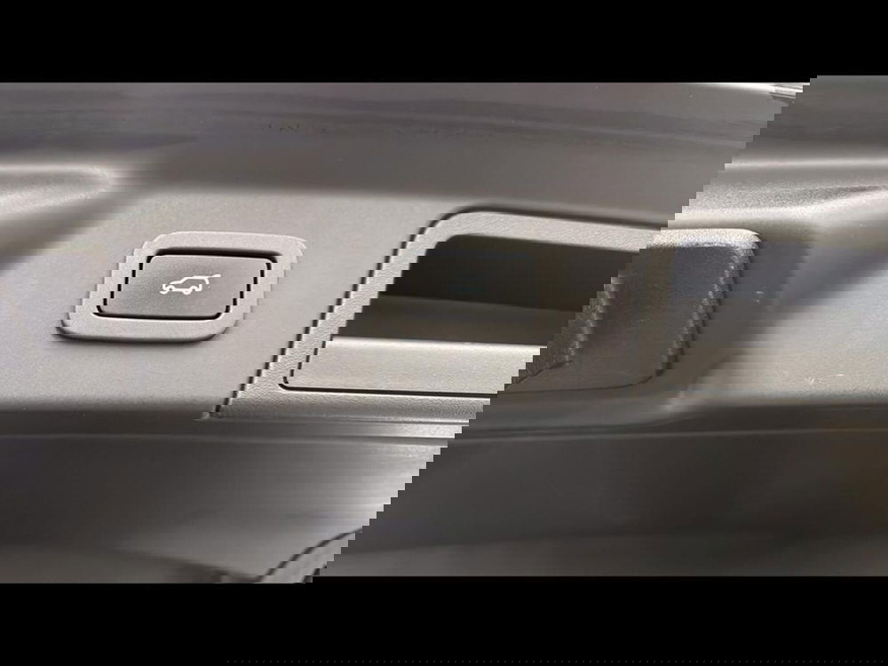 Land Rover Range Rover Velar usata a Varese (14)