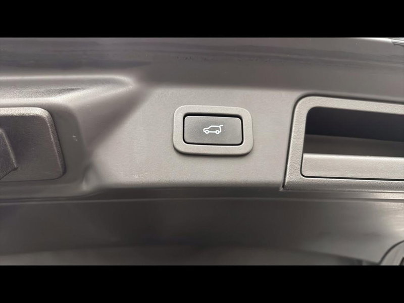 Land Rover Range Rover Velar usata a Varese (14)