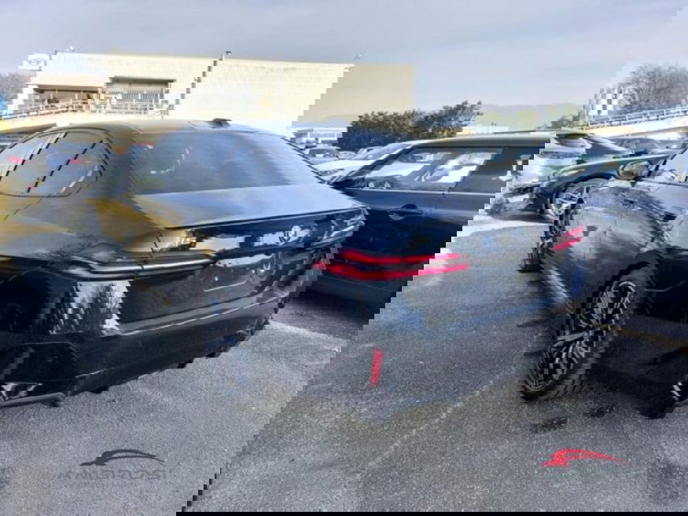 BMW i5 Touring nuova a Perugia (4)