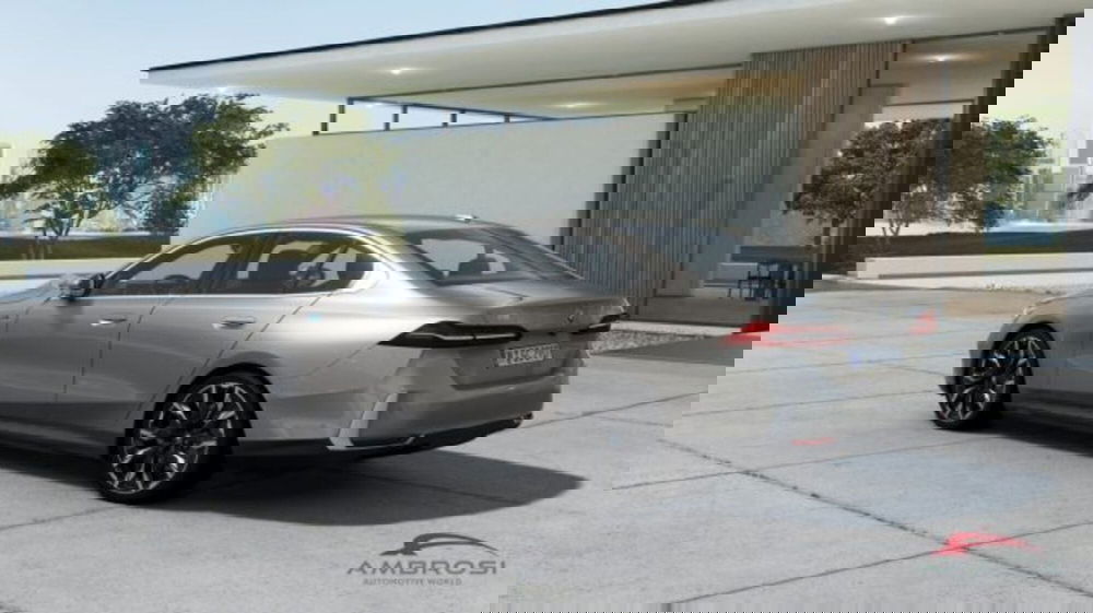 BMW i5 Touring nuova a Perugia (2)