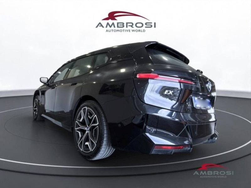 BMW iX usata a Perugia (4)