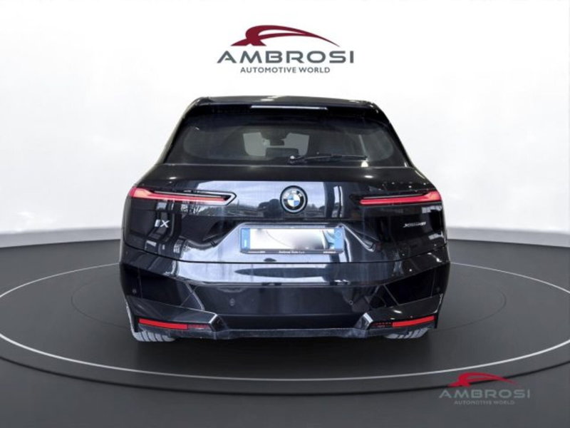 BMW iX usata a Perugia (8)