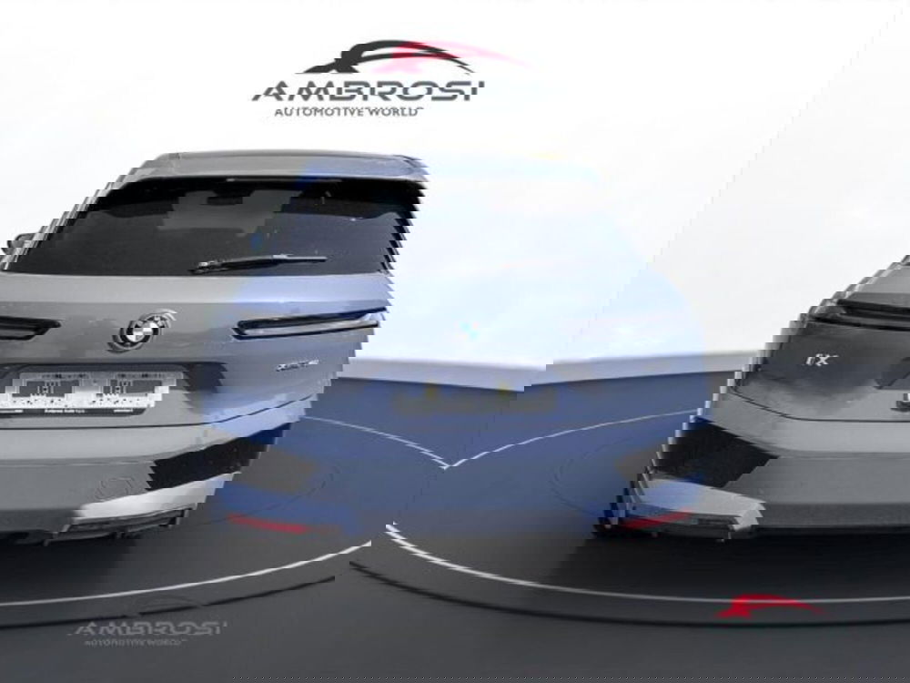 BMW iX usata a Perugia (8)