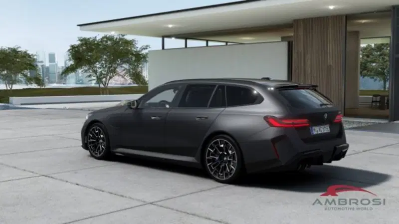 BMW Serie 5 Touring nuova a Perugia (2)