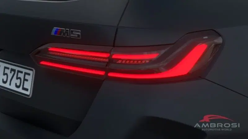 BMW Serie 5 Touring nuova a Perugia (7)