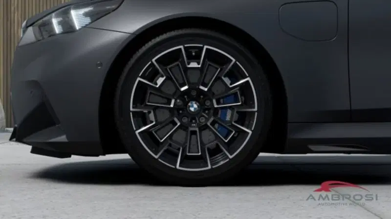 BMW Serie 5 Touring nuova a Perugia (8)