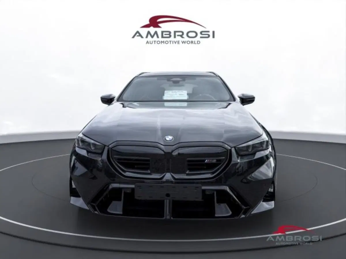 BMW Serie 5 Touring nuova a Perugia (7)
