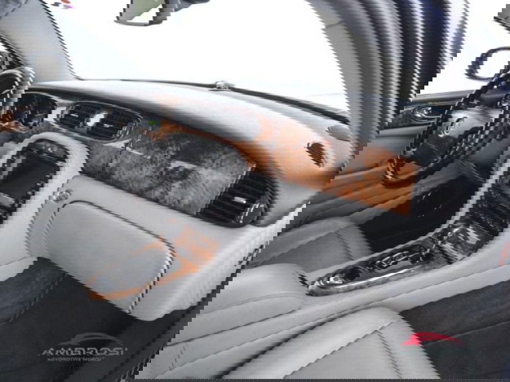 Jaguar XJ usata a Perugia (12)