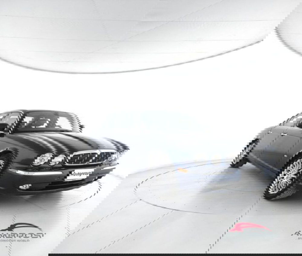 Jaguar XJ usata a Perugia (2)