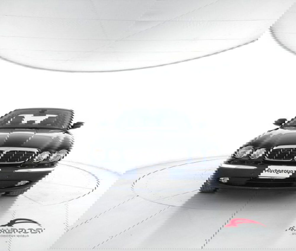 Jaguar XJ usata a Perugia (5)