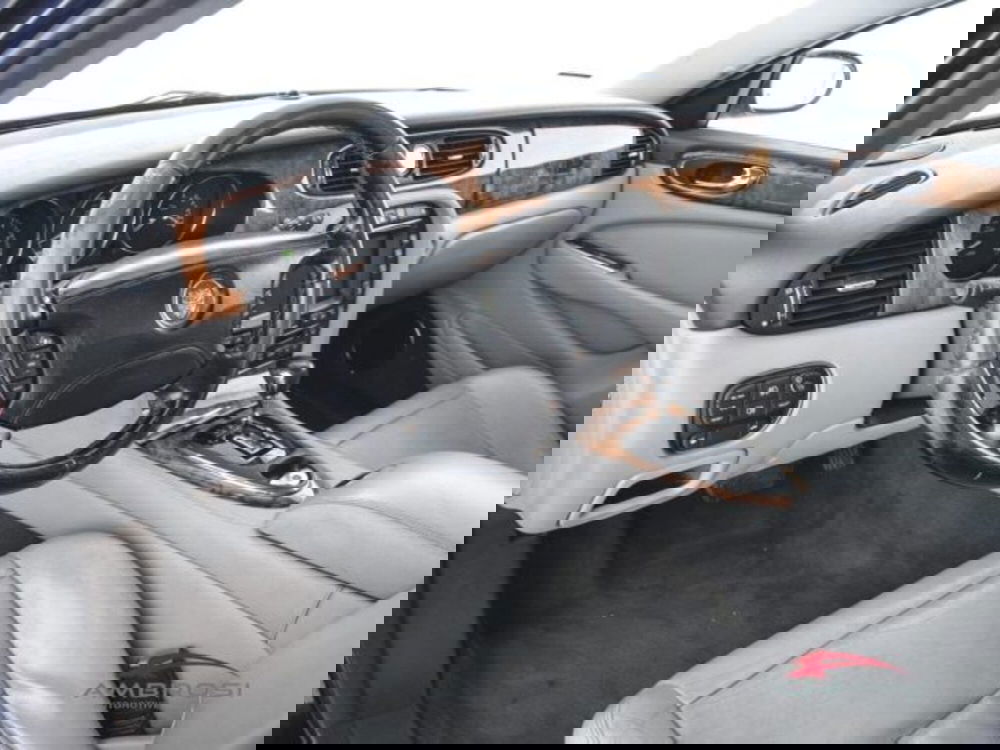 Jaguar XJ usata a Perugia (8)